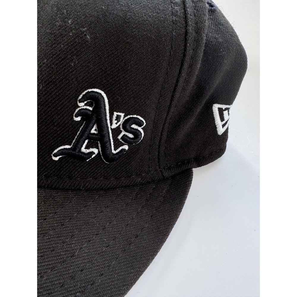 New Era 59FIFTY Oakland Athletics A's Fitted Hat Size 7 Black Blackout MLB